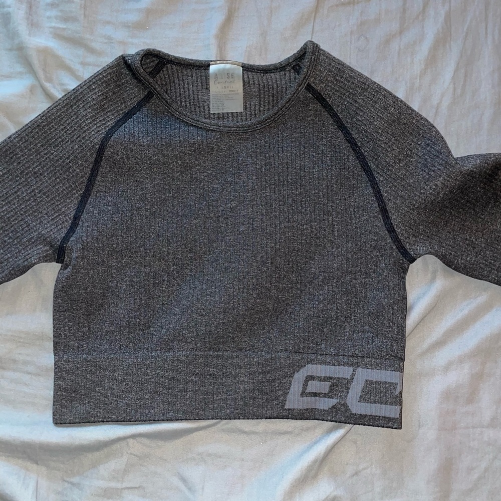 ECHT dark grey arise comfort crop top